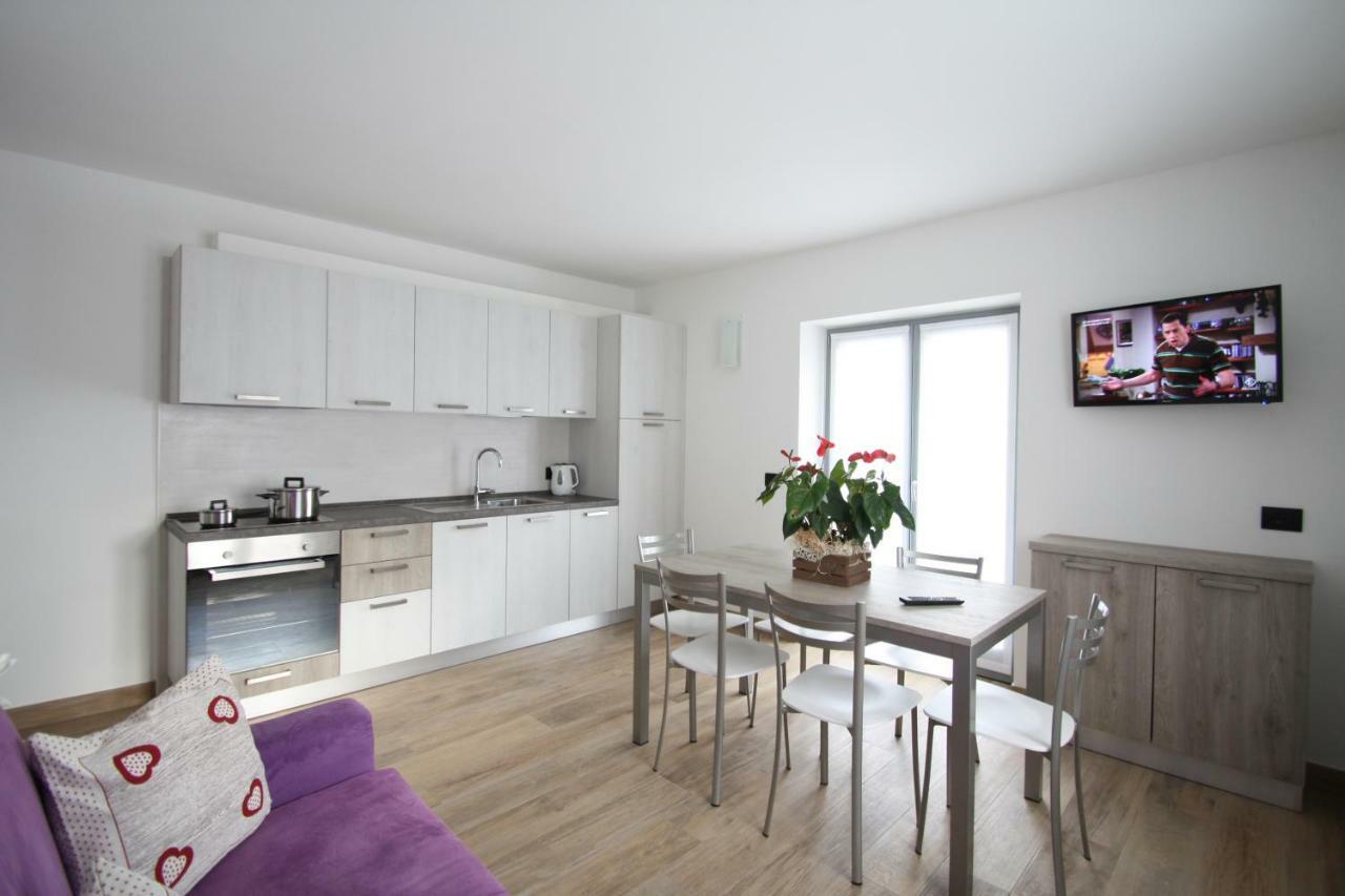 Casa Ai Stabli Lägenhet Mezzana  Exteriör bild
